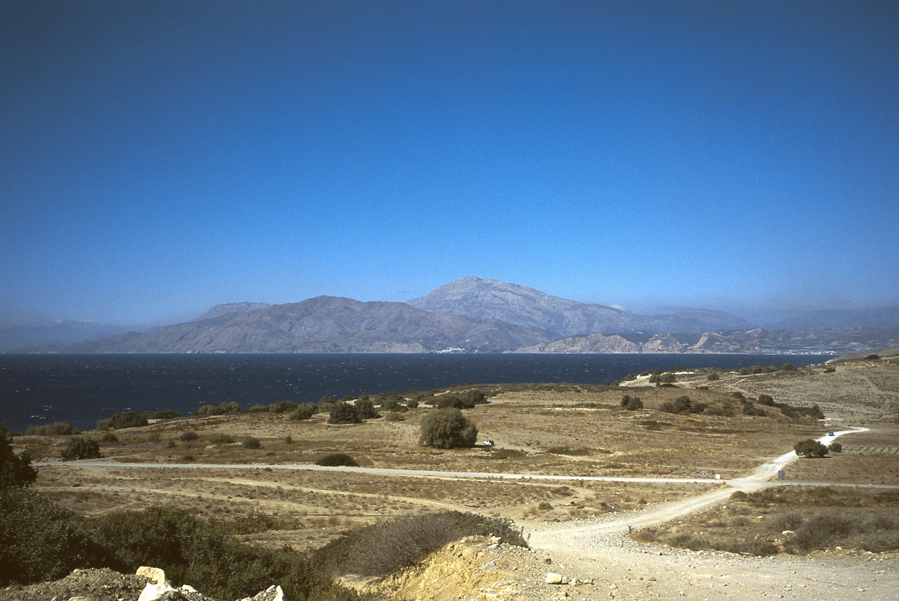 crete131 kommos.jpg - Sud Est, Kommos la côte près du port antique de Kommos Elite Chrome 100